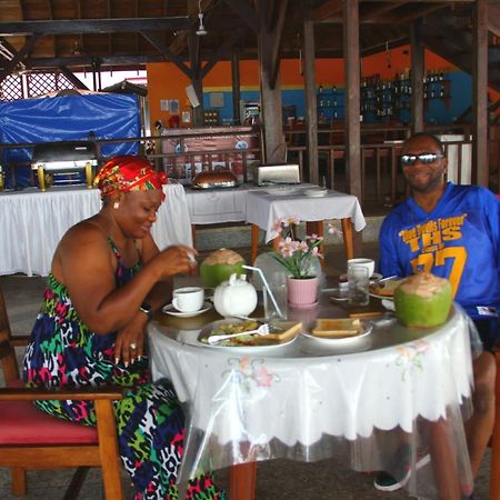 Charlestina Beach Resort Ampeni Bagian luar foto