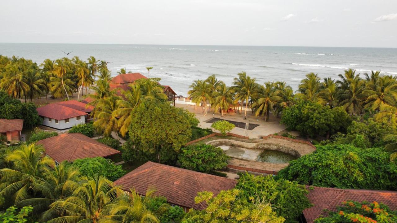 Charlestina Beach Resort Ampeni Bagian luar foto