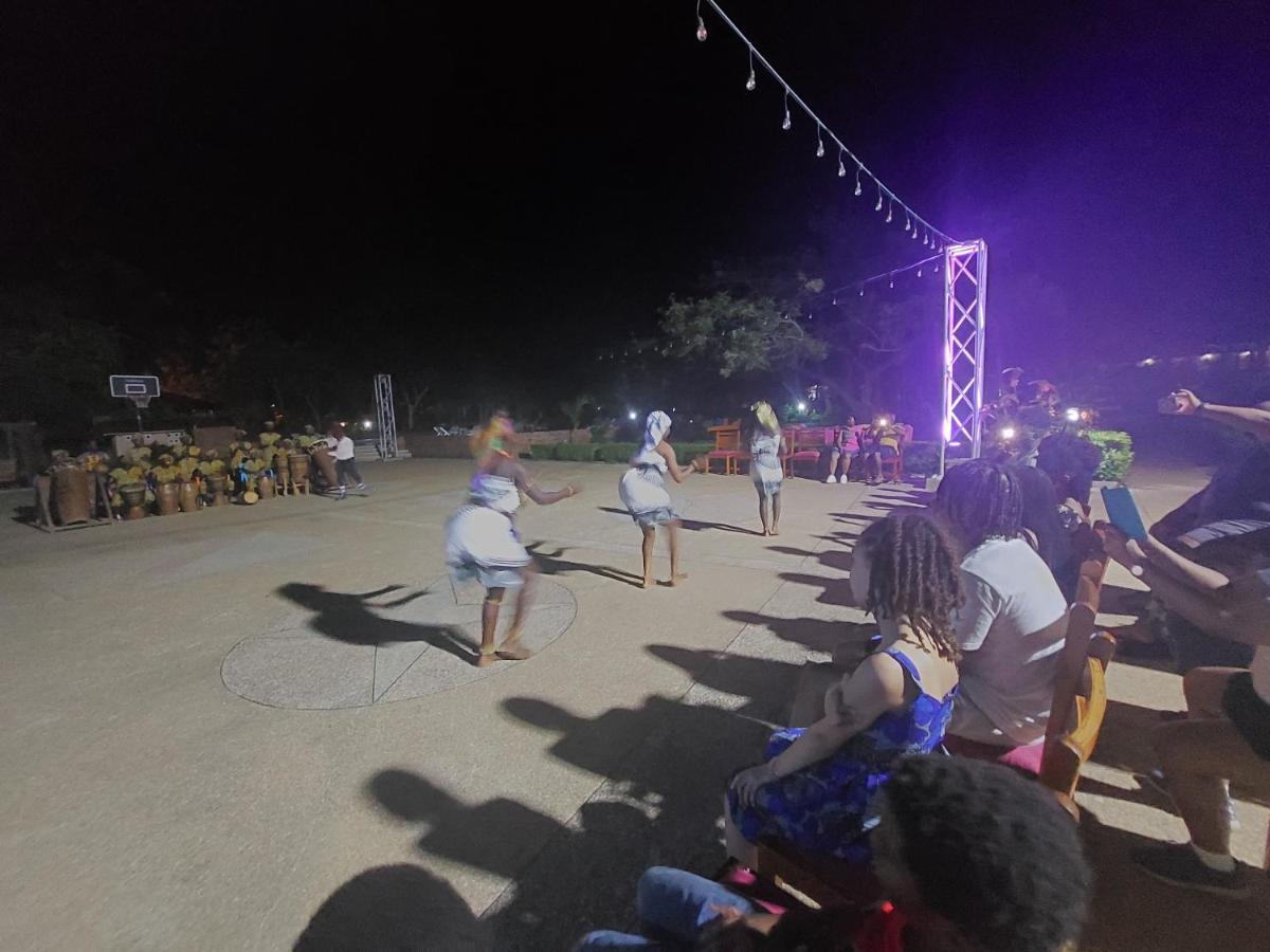 Charlestina Beach Resort Ampeni Bagian luar foto
