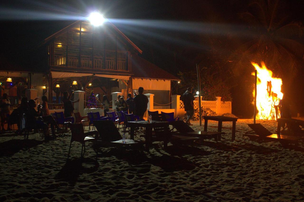 Charlestina Beach Resort Ampeni Bagian luar foto