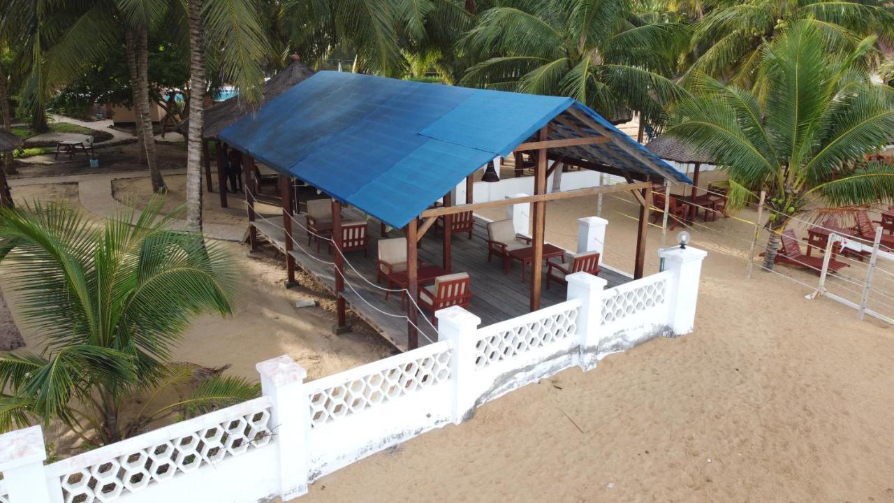 Charlestina Beach Resort Ampeni Bagian luar foto