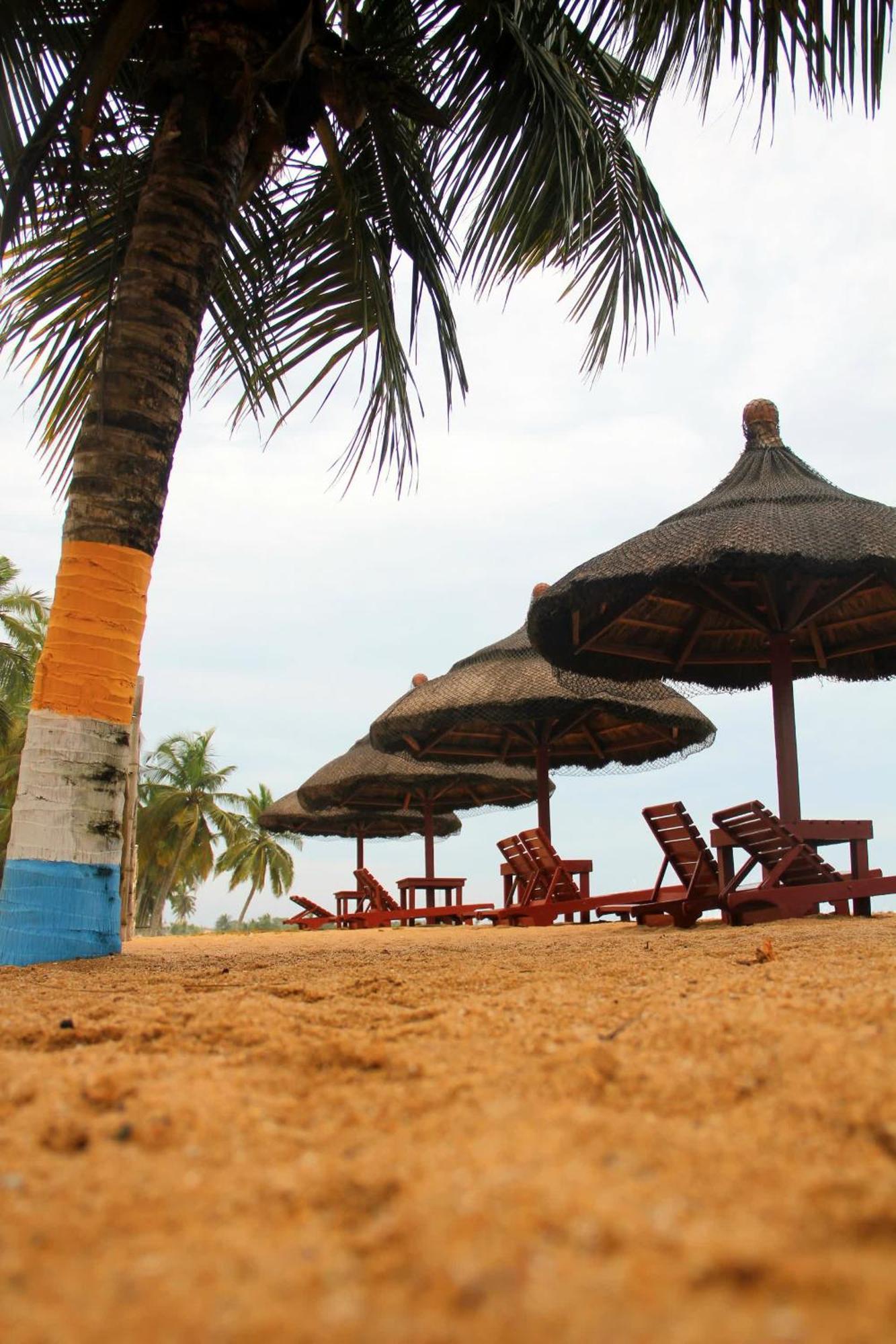 Charlestina Beach Resort Ampeni Bagian luar foto