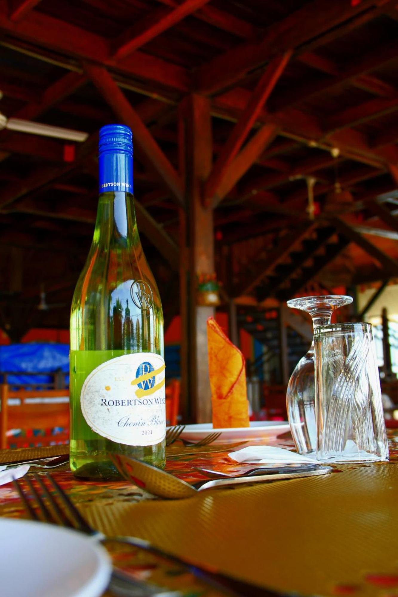 Charlestina Beach Resort Ampeni Bagian luar foto