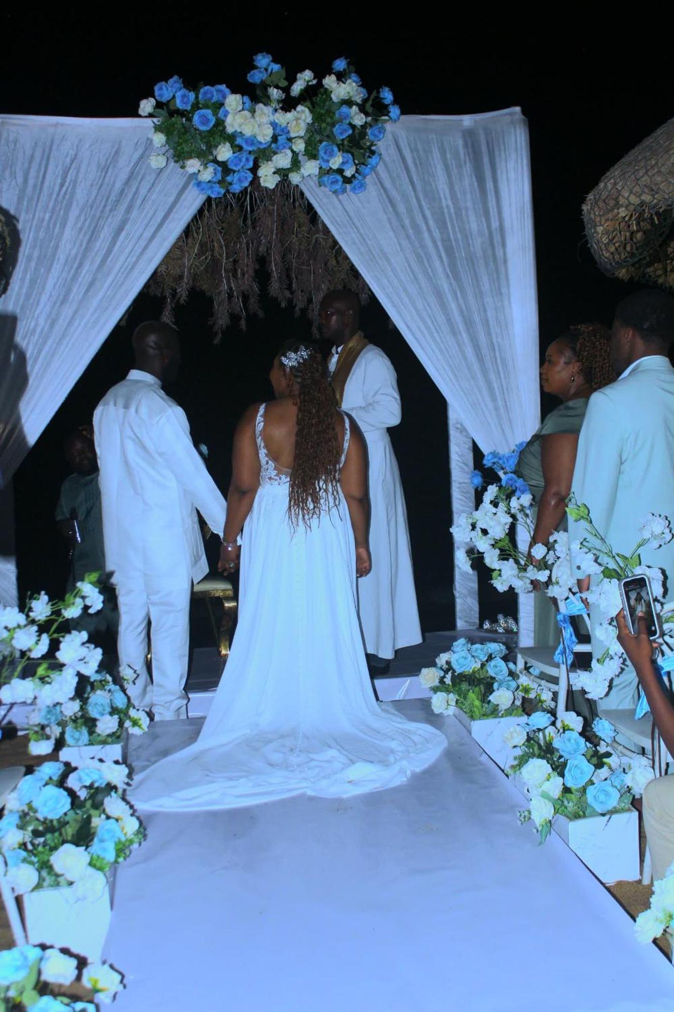 Charlestina Beach Resort Ampeni Bagian luar foto