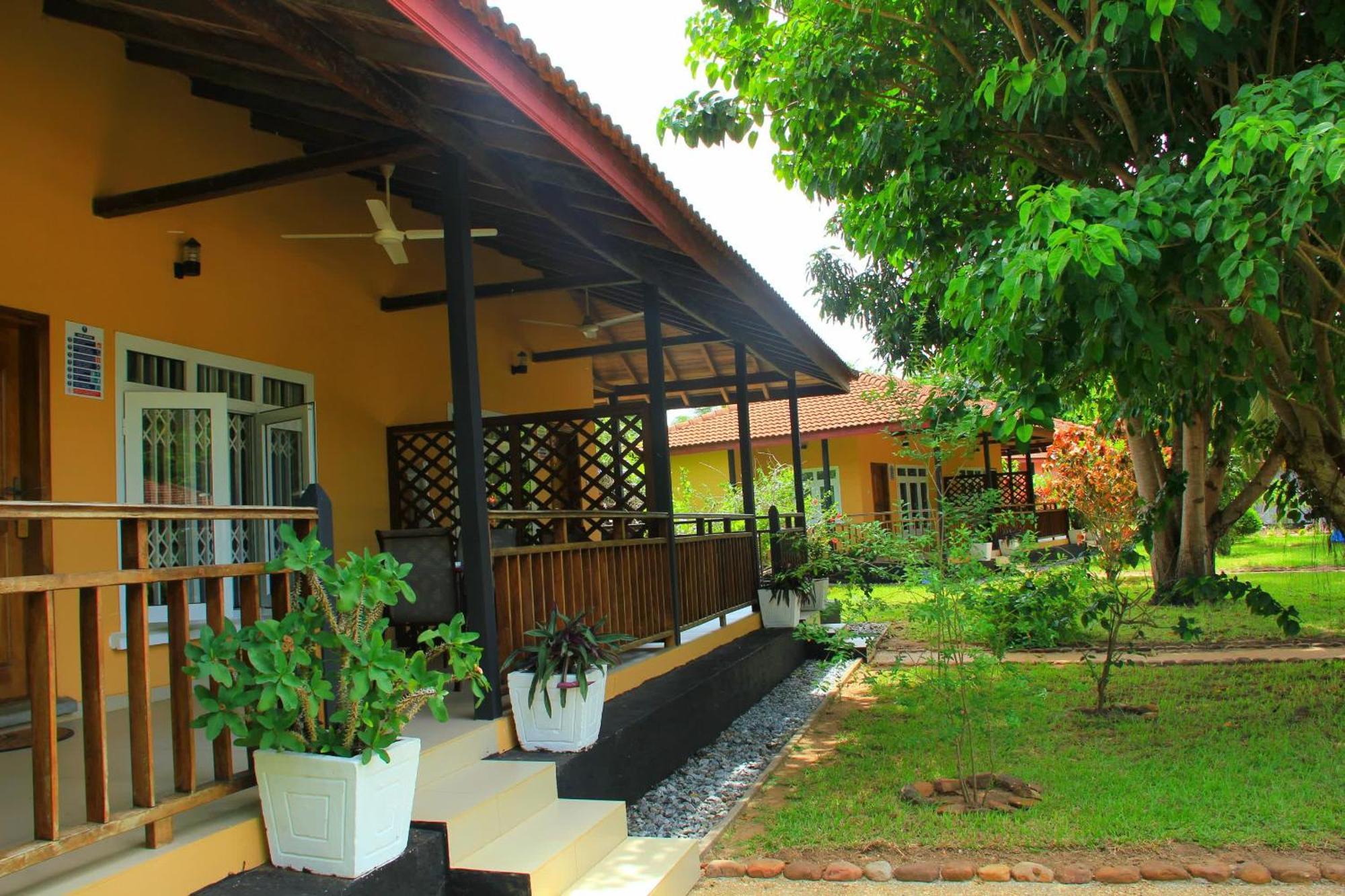 Charlestina Beach Resort Ampeni Bagian luar foto