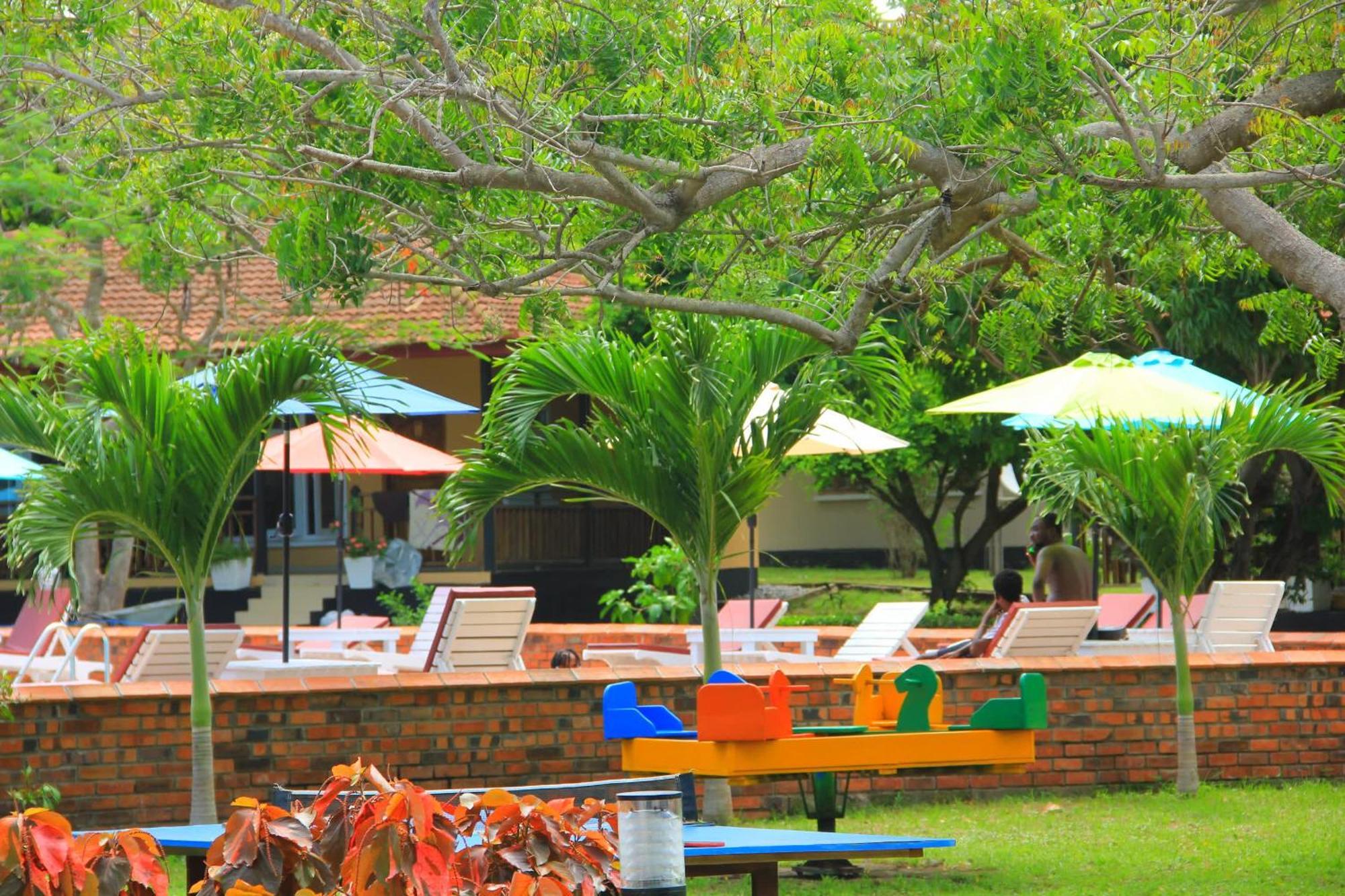 Charlestina Beach Resort Ampeni Bagian luar foto