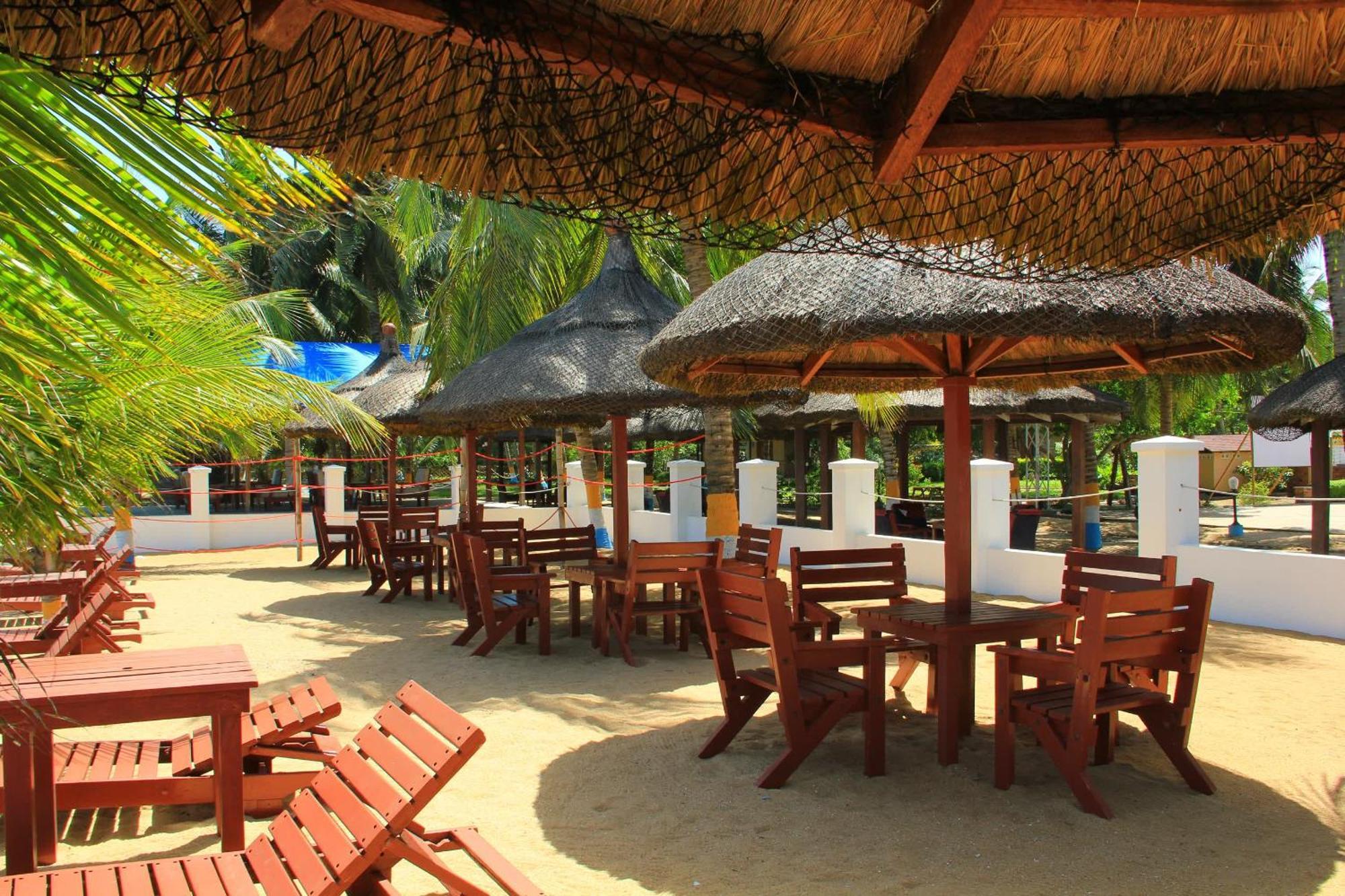 Charlestina Beach Resort Ampeni Bagian luar foto