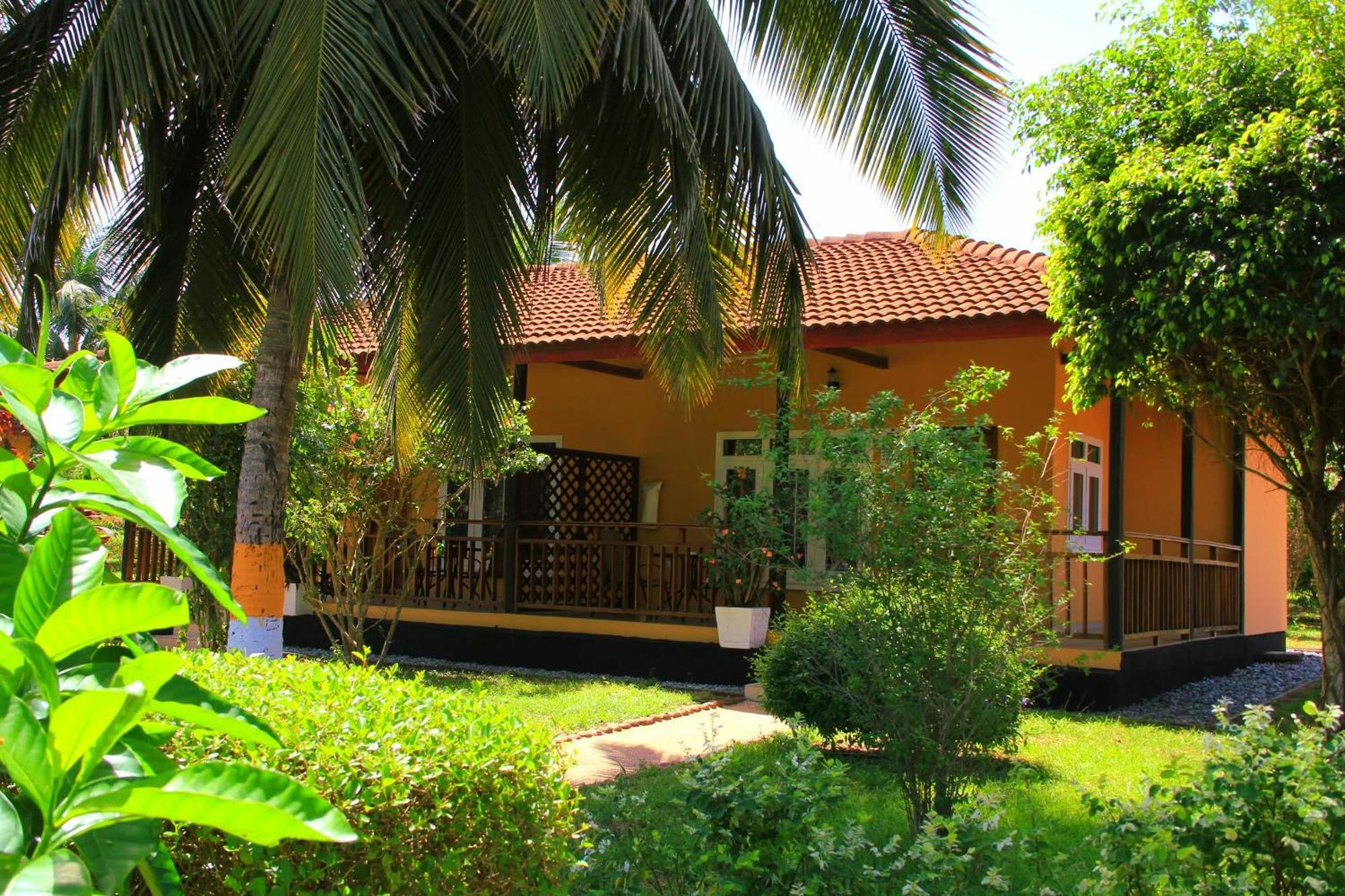 Charlestina Beach Resort Ampeni Bagian luar foto