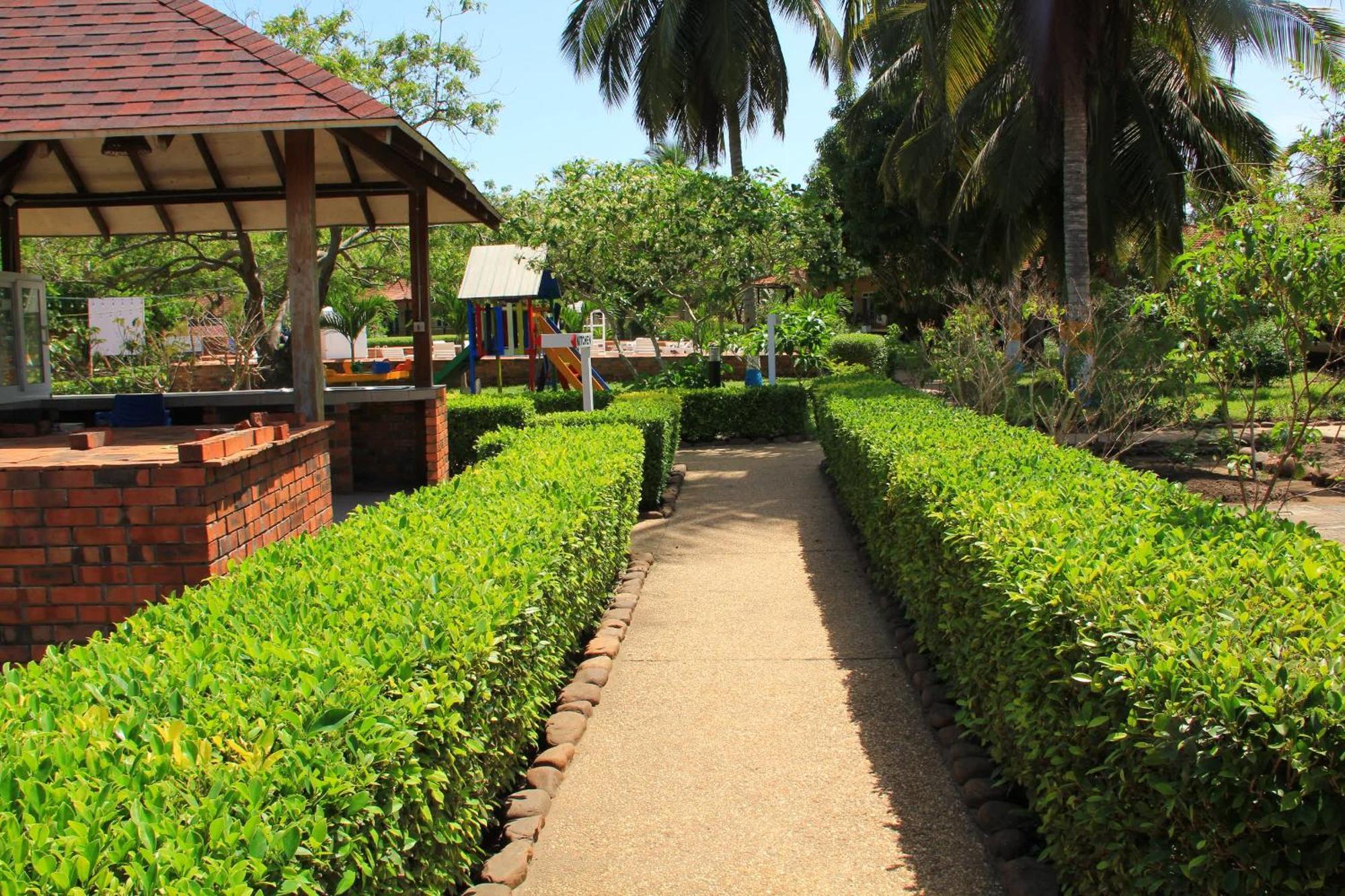 Charlestina Beach Resort Ampeni Bagian luar foto