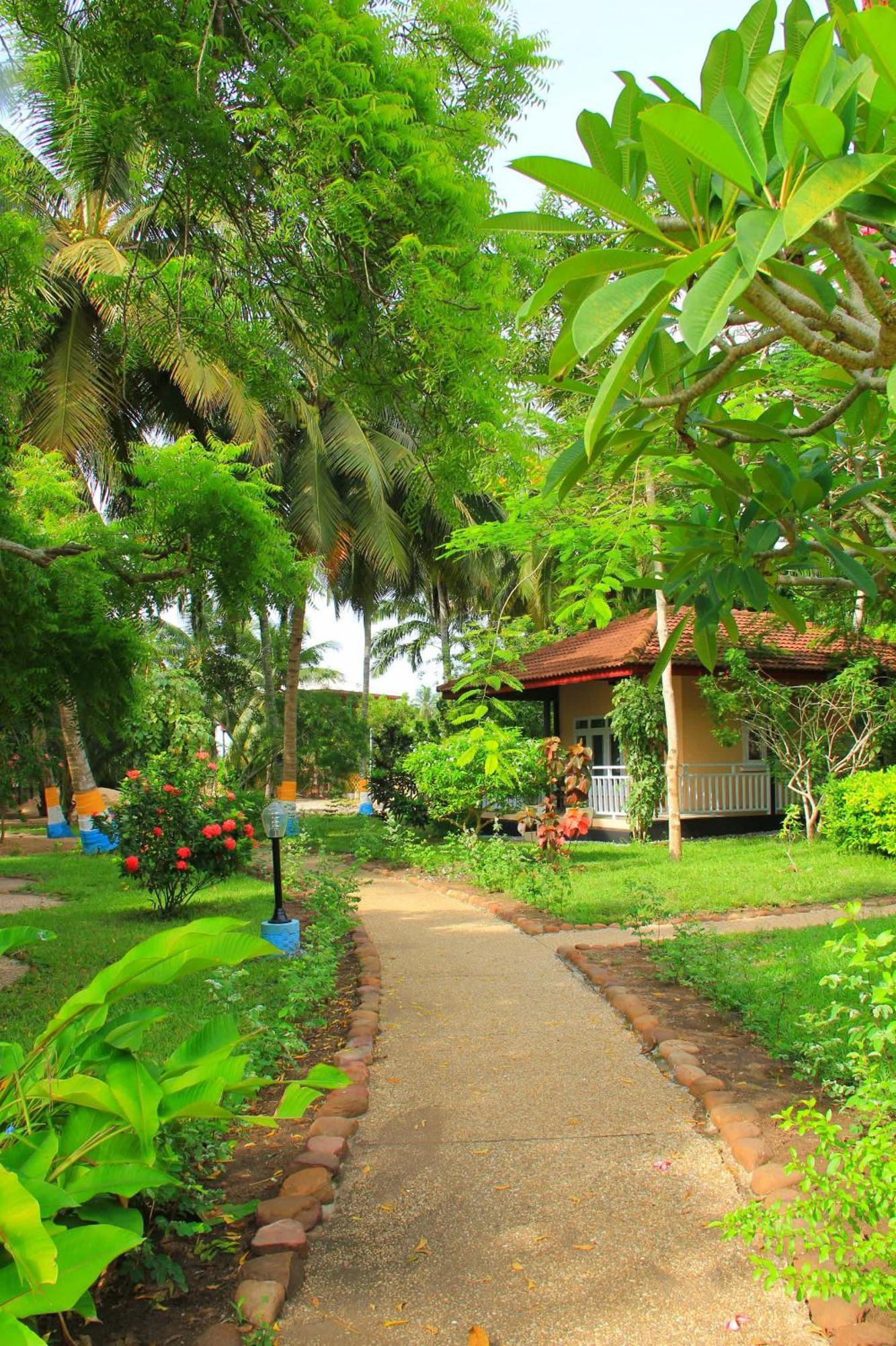 Charlestina Beach Resort Ampeni Bagian luar foto