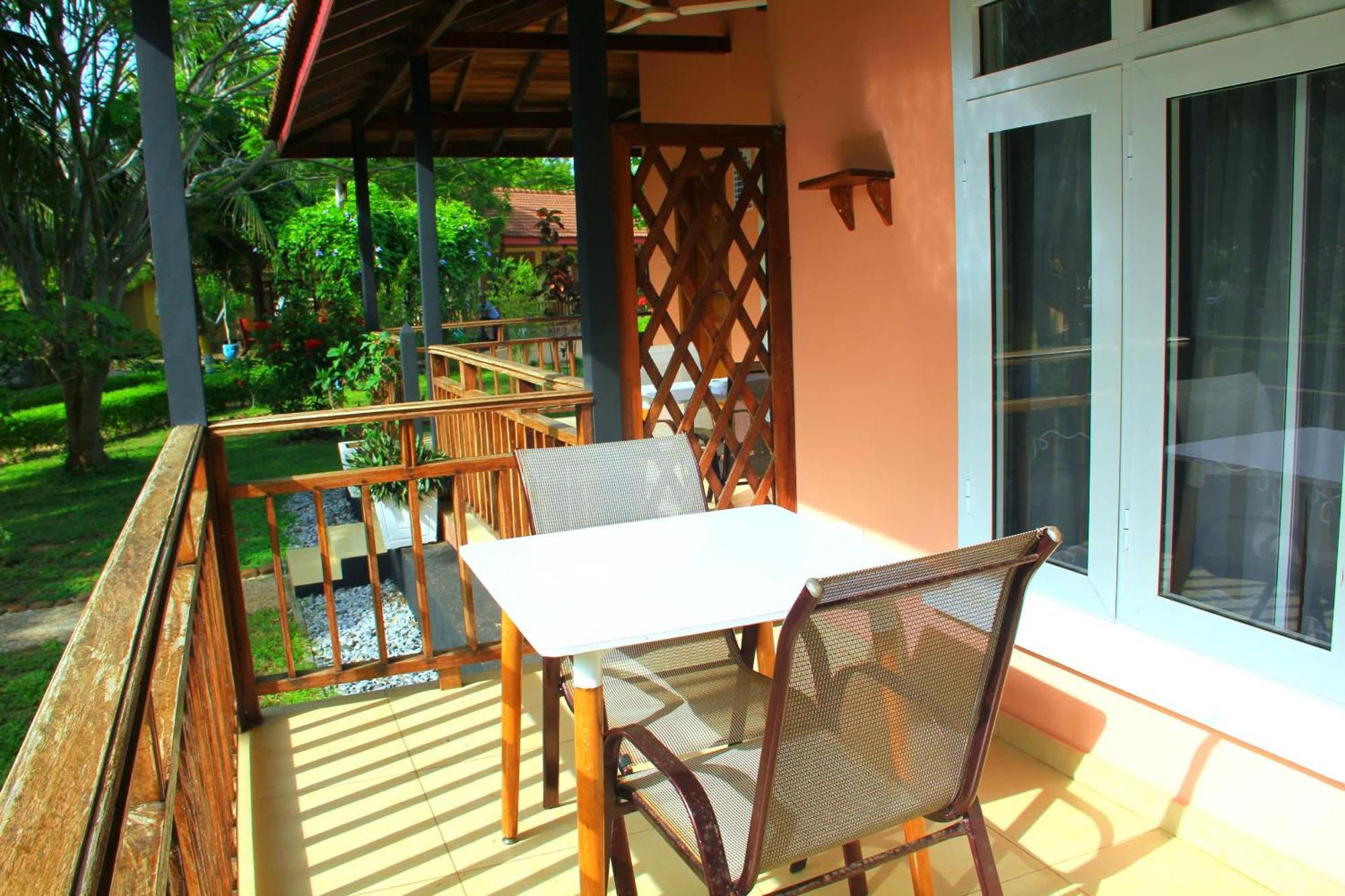 Charlestina Beach Resort Ampeni Bagian luar foto