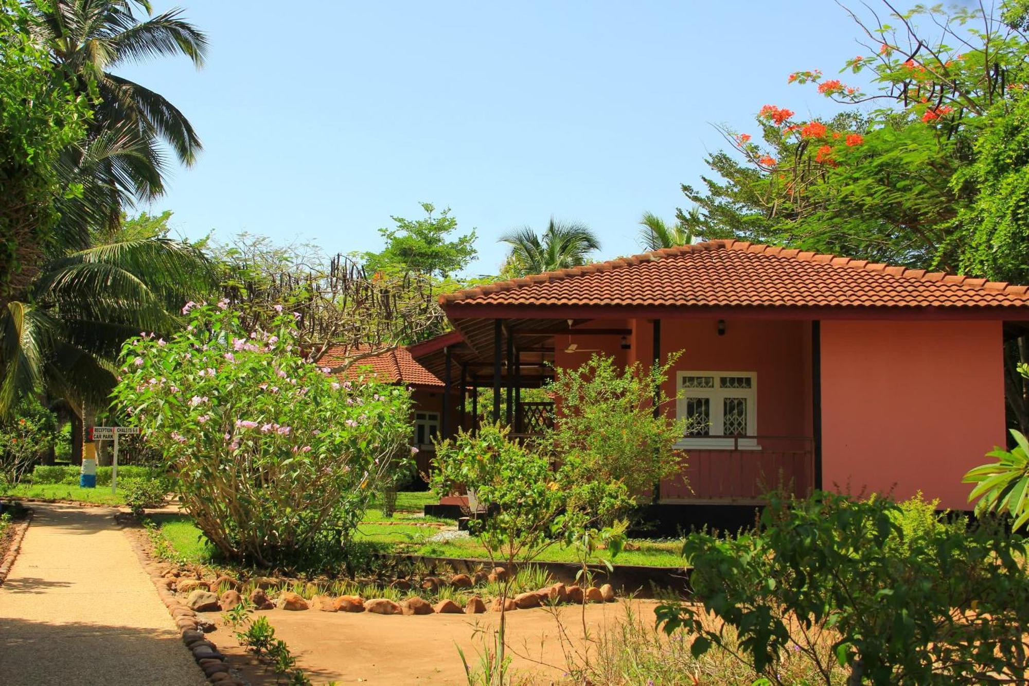 Charlestina Beach Resort Ampeni Bagian luar foto