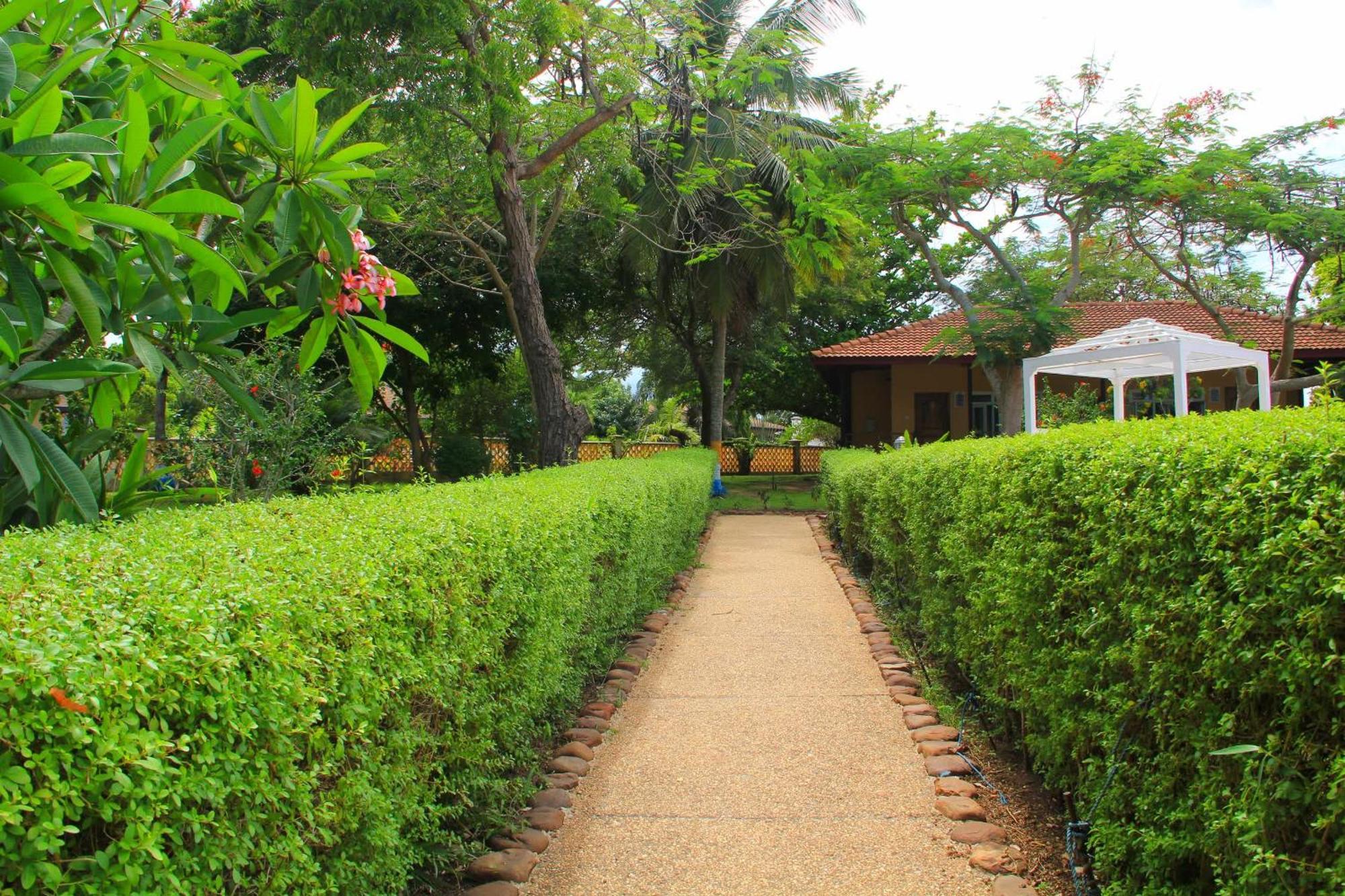 Charlestina Beach Resort Ampeni Bagian luar foto