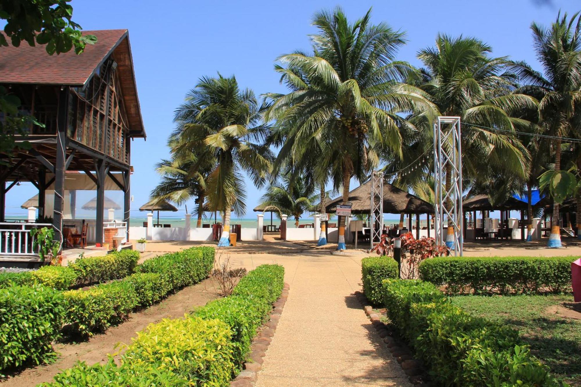 Charlestina Beach Resort Ampeni Bagian luar foto