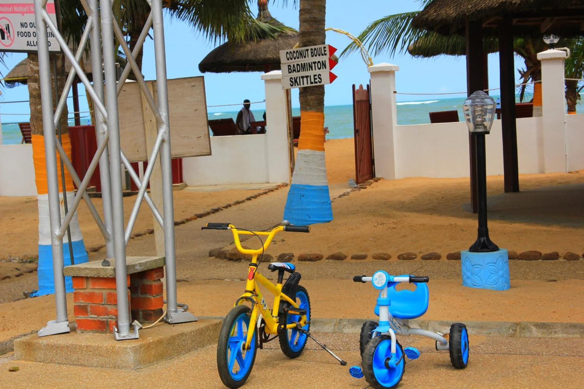 Charlestina Beach Resort Ampeni Bagian luar foto