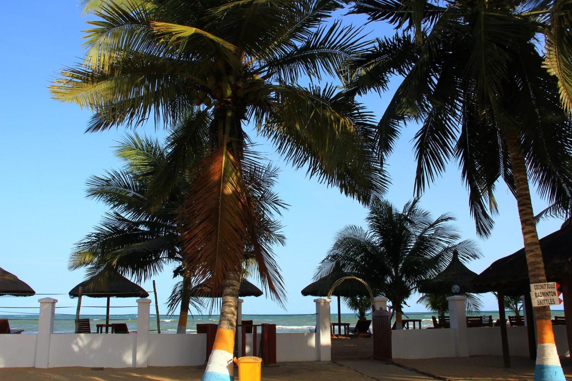 Charlestina Beach Resort Ampeni Bagian luar foto